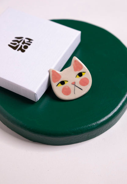 Large Grumpy Cat pin by Lili Toth