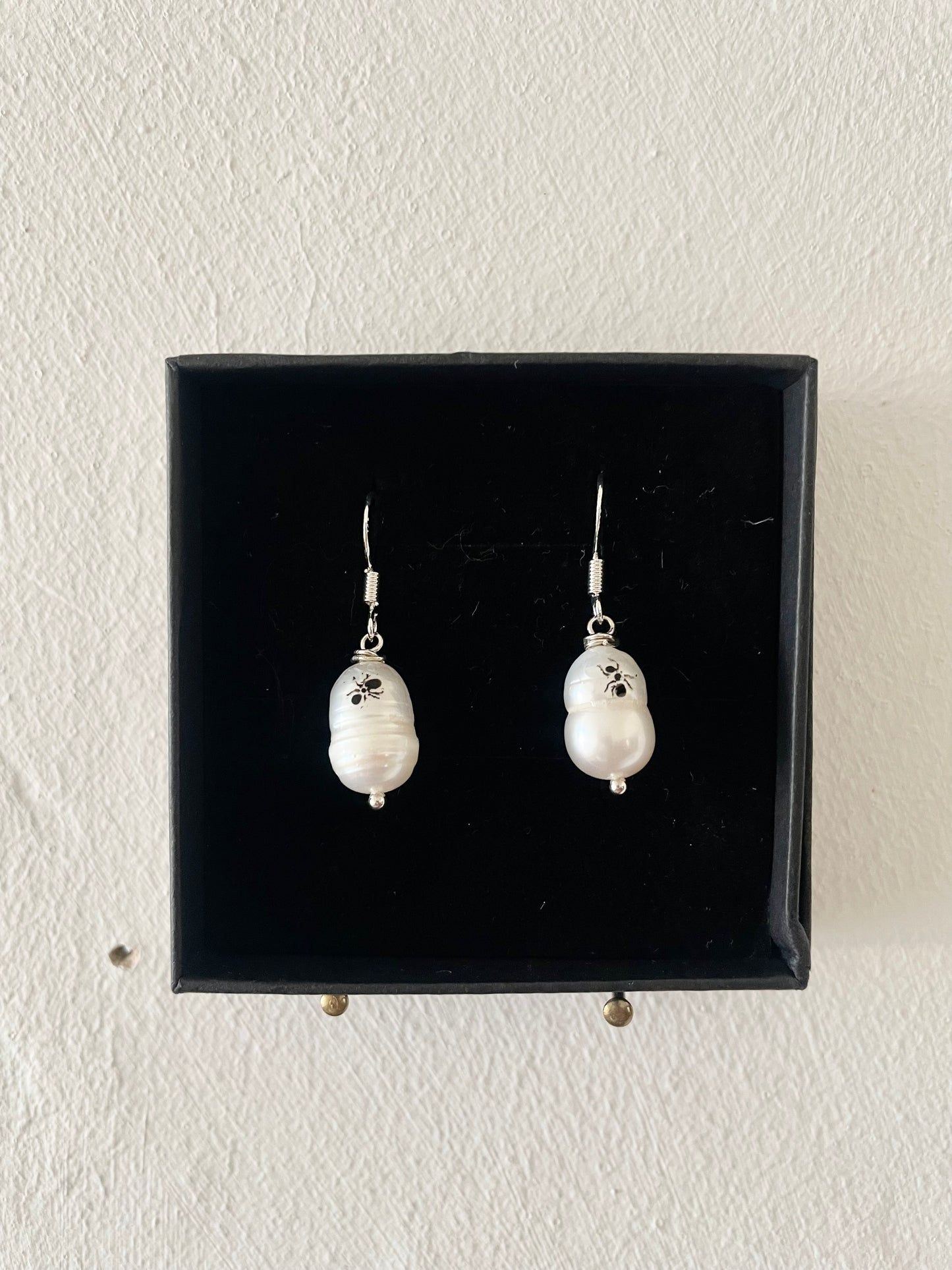 Mixmatched Santa Omiche earrings  by Eloy Sant