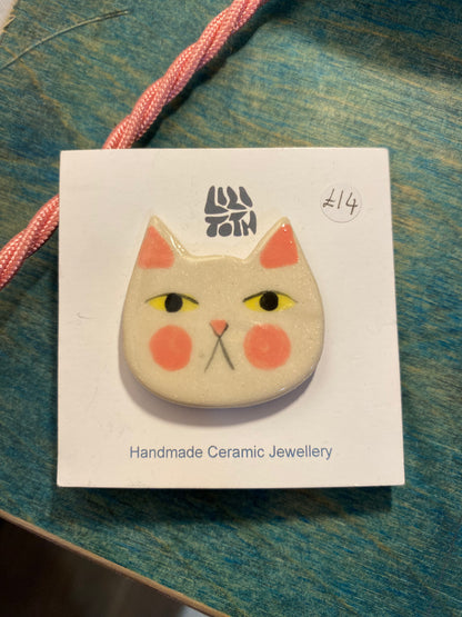 Large Grumpy Cat pin by Lili Toth