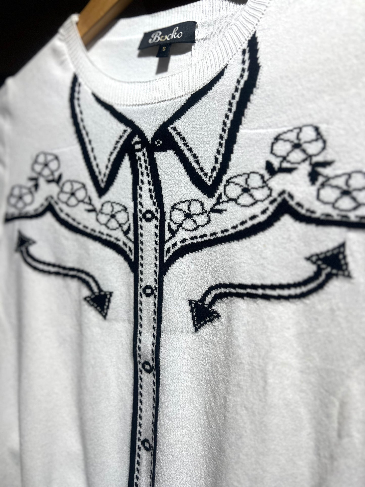 White top by Bucko