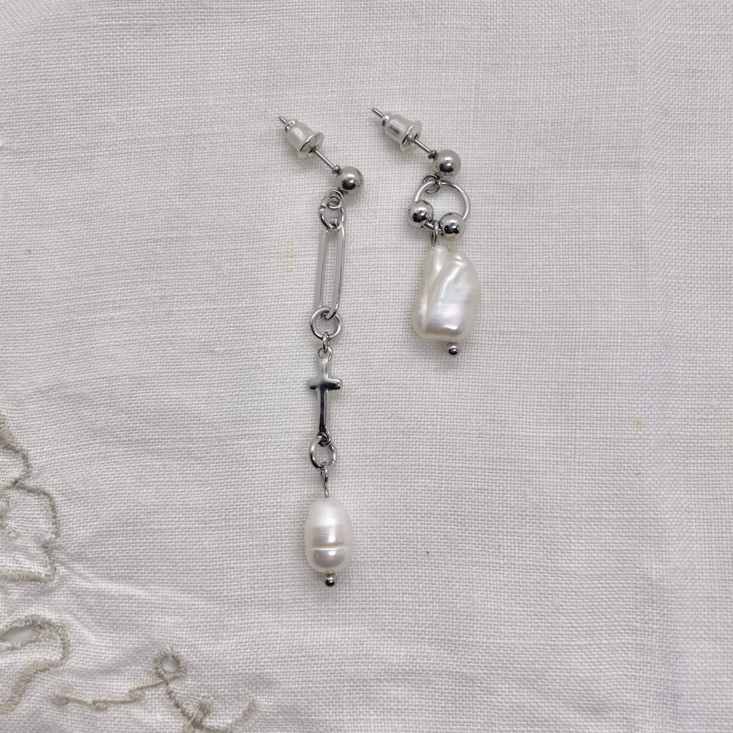 Santo Buenviaje pearls and stainless steel earrings handmade by EloysanT